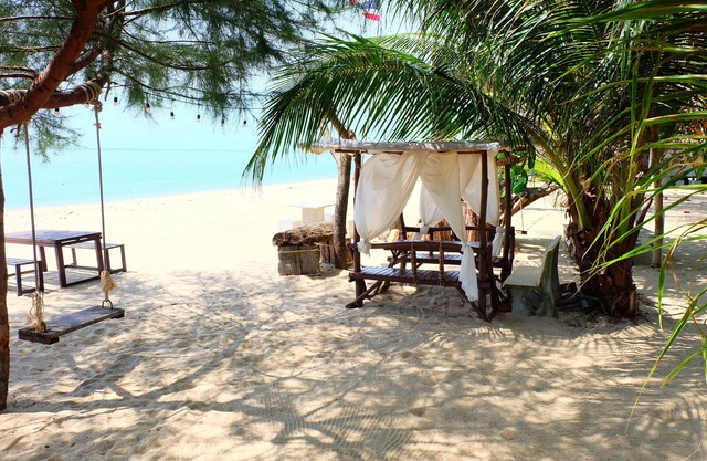 Tharadol Beach Resort