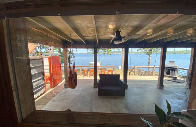 That 70's Kottage on Sunset Dr. BIG water view, sleeps 8