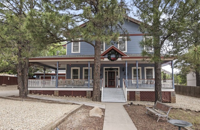 That awesome 3B & 3BA with mtn views!