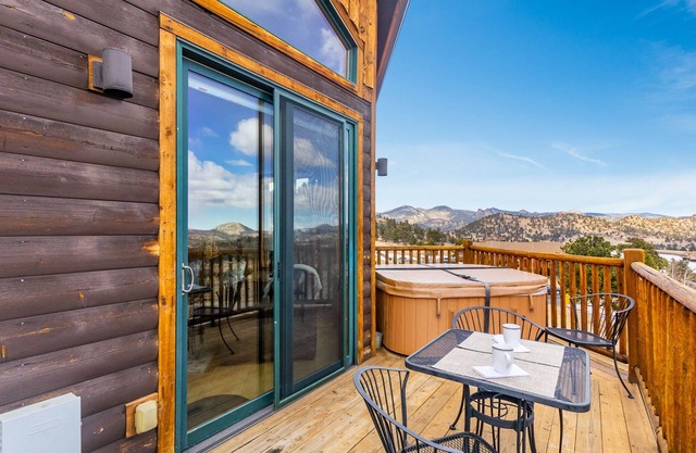 Thatchtop Mountain at Mary's Lake w/ HOT TUB!