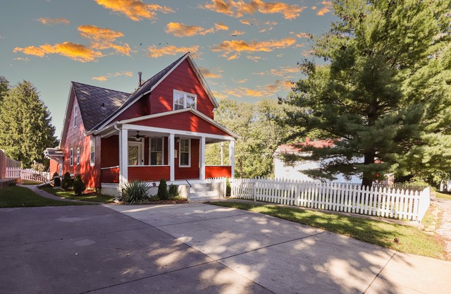 The 1801 House: A beautiful historic home in the Ste Genevieve Historic District