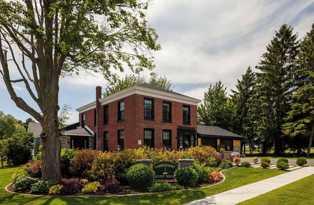 The 1833 Candlelight Guest House: A Historical Treasure.