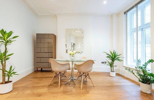 The 2 Connected Apartment in Covent Garden