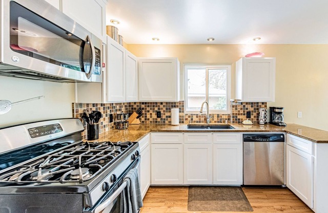 The 444 In Nob Hill - 3B/ 2B | 3 Bed, 2 Bath