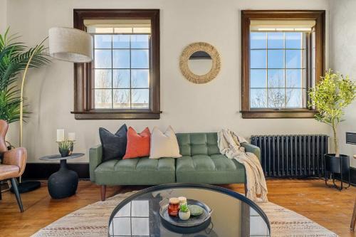 The Accountant - Sleeps 3 Guests - DT Drumheller