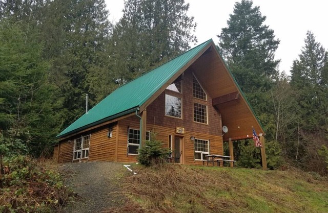Das Adams Chalet am Cowlitz River