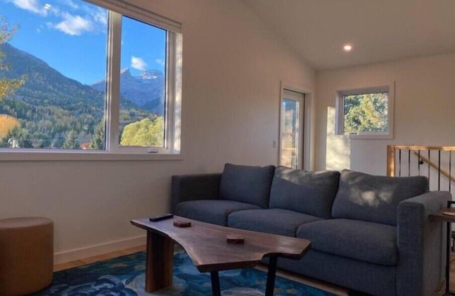 The Aerie, modern condo, panoramic mountain views, Registration number 002666