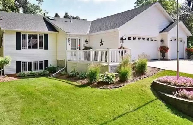The All Inn: Beautiful 3-bedroom home 1 minute from Shattuck-St. Mary's School!