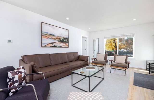 The Allentown-Cozy Modern 6bd/3ba near Airport and Downtown