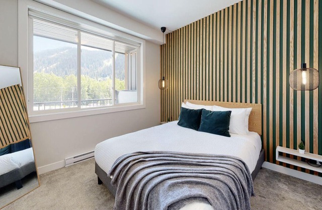 The Alpine Rooms, Ski-in/Out, 2Bd, Private hot tub