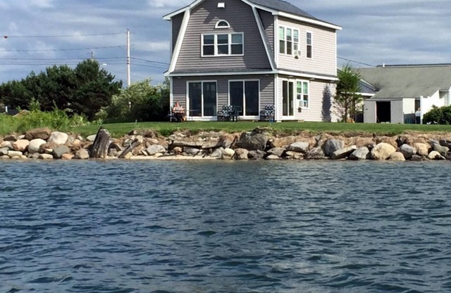 The Anchorage Cottage, Pine Point Maine ~ Wonderfully Cozy Cottage on the Water