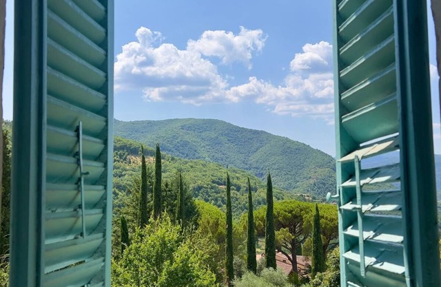 Das alte Bauernhaus in Caiano. Eintauchen in Geschichte, Bücher, Natur und Pool.