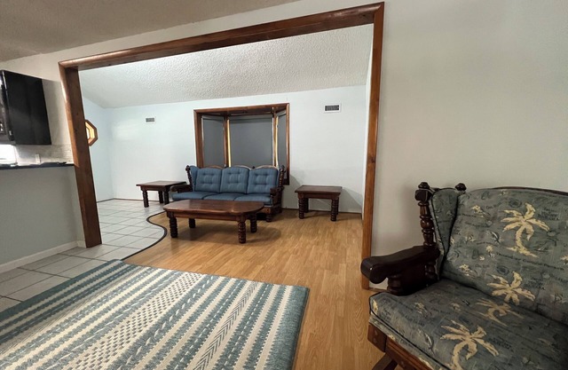 The Anglers Basecamp! Newly remodeled 2-bedroom house in Panacea