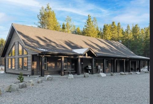 The Antler Ridge Cabin