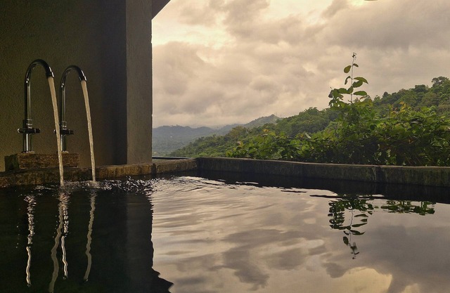 THE AQUA PAVILION by Kandy Victoria Eco Resort "Room with a Stoney Tub"