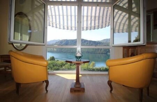 The Arch in the sky for 4 people, Una vista lago unica ed un relax in giardino per godere di questo