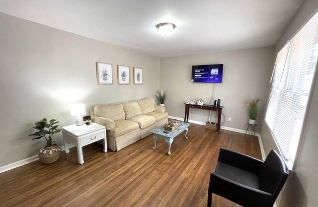 Stay @ The Argonne/Remodeled & 15 min to DT
