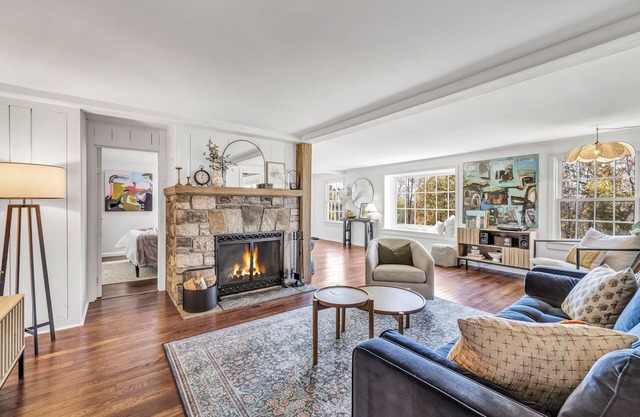 The Art House: 5-Acre, Private Getaway with Fireplace