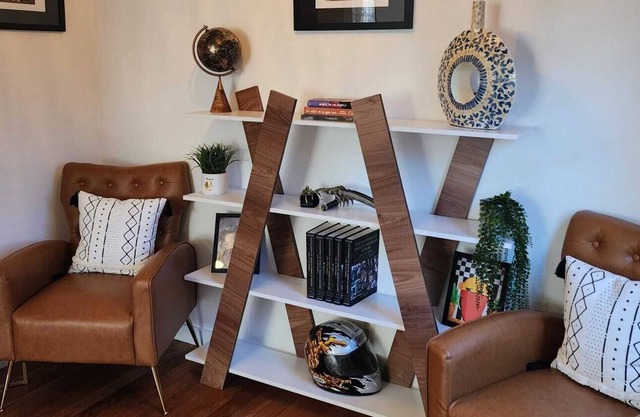 The Artist Den House