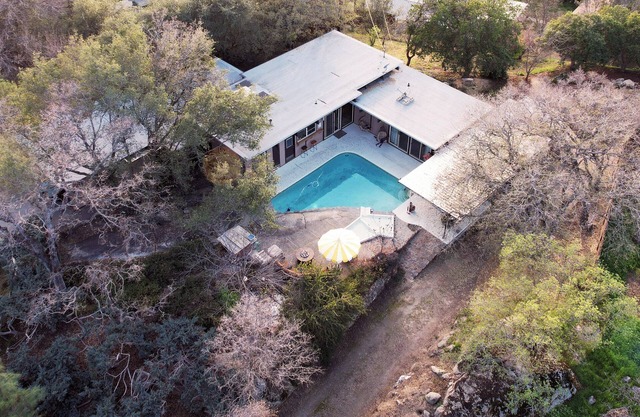 The Artist's Oasis : Mid-Century Gem w/ POOL + SAUNA: Voted #1 by Condé Nast