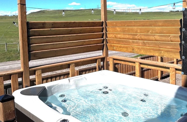 The Aurora Abode w/Private Hot Tub - Upper Suite