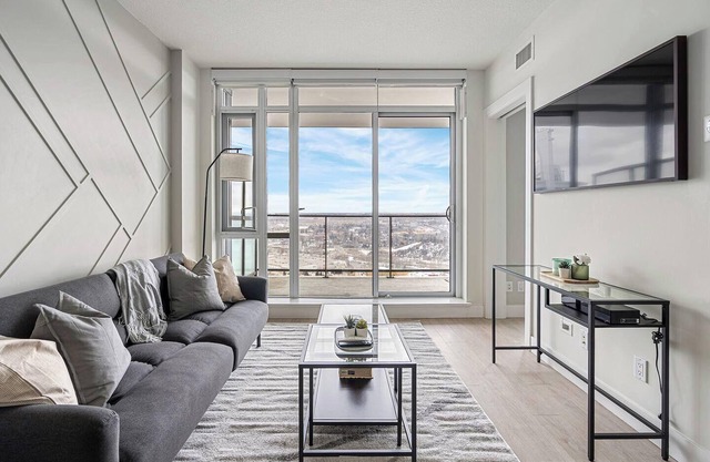 The Aurora - Elegant Unit w/ Panoramic City Views!