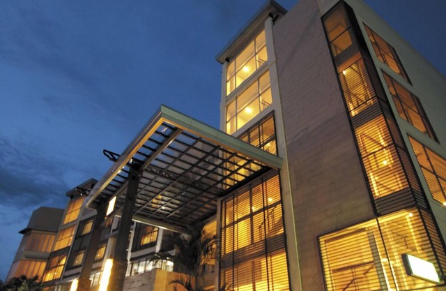 The Avenue Plaza Hotel