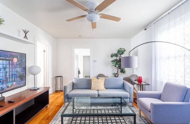The B&W Haven: Stylish 3BR Escape with Private Office by LI Ferry