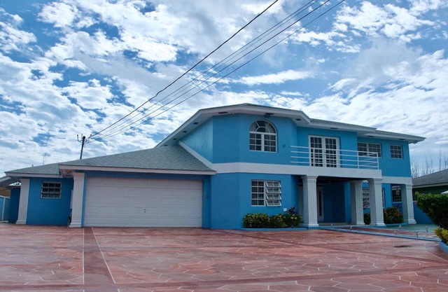 Die Blauen Herrenbahamas