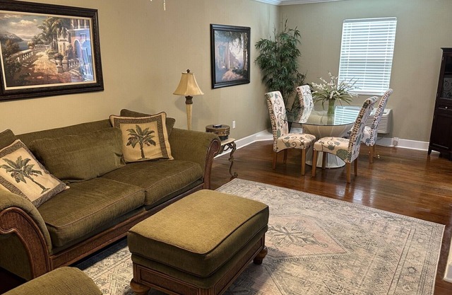 The Baker: 2-bedroom townhome. Walk to LSU