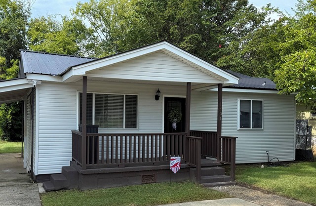 The Bama Bungalow - Cozy House Across The River