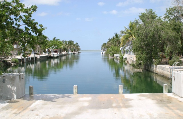 Die Banana Cabana, Canal Front Home Sugarloaf Key Mm 17