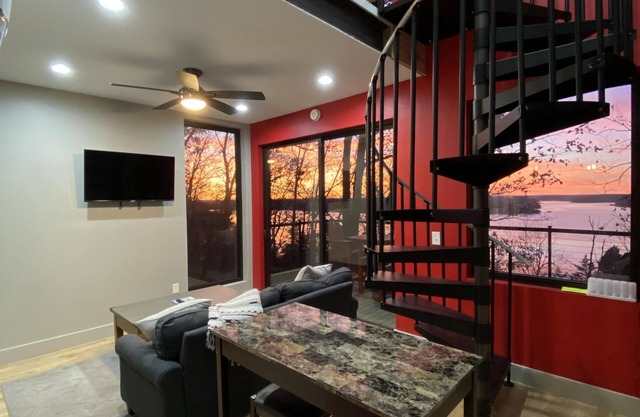 The Bane - Treehouse for two - tiny house with big views