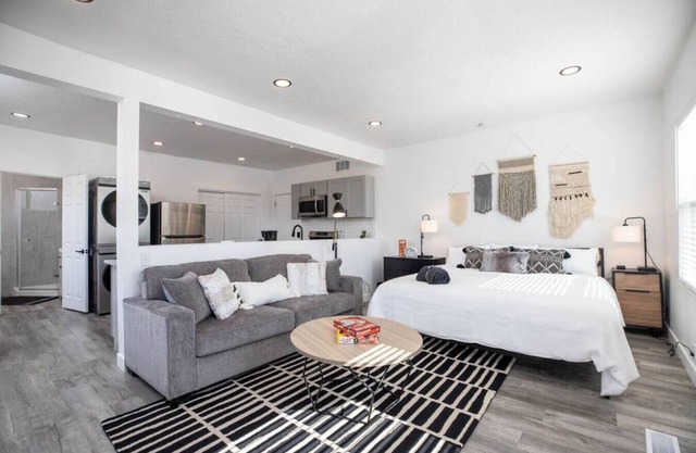 The Barber Loft-Close to Downtown, 35 Mins to Ski!