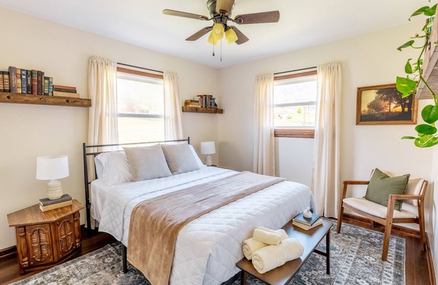 The Bartlett Nook/ HOT TUB/ 3-BEDROOM/ 4 BEDS/ CLOSE TO LU