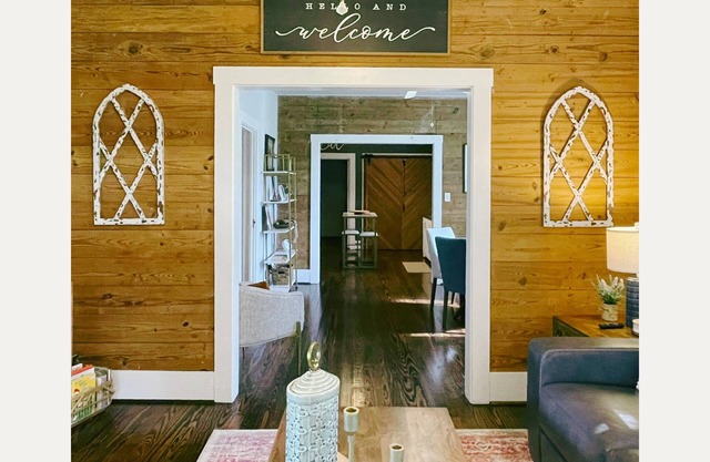 The Baum Suite: Charming 1950s Gem in Schulenburg ~New Owner~