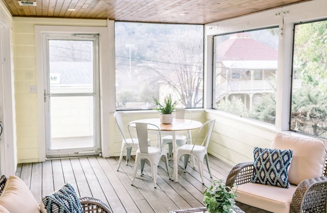 THE BAUMAN HOUSE - ENTIRE HOME, STEPS TO DOWNTOWN SONORA