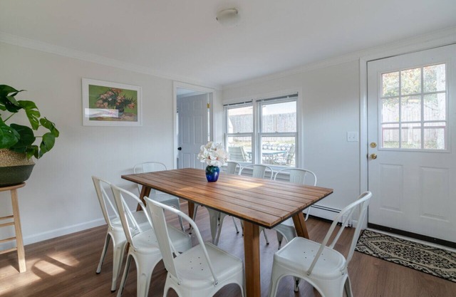 The Bay Cottage · Rocky Neck Park, Beach & Niantic