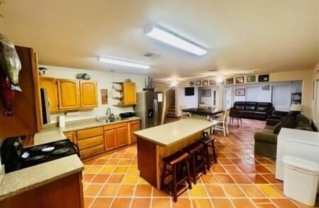 The Bay View. 3 Bedroom, 3 Bath. Private Lighted Fishing Pier.