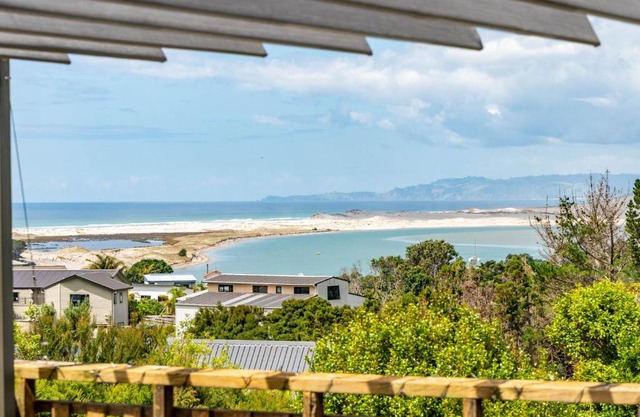 The Beach Bach - Mangawhai Heads Holiday Home