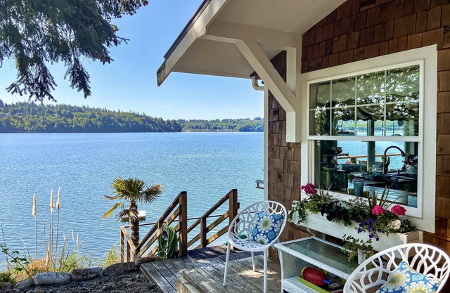 THE BEACH HOUSE Wunderschönes Strandhaus am Puget Sound in Shelton