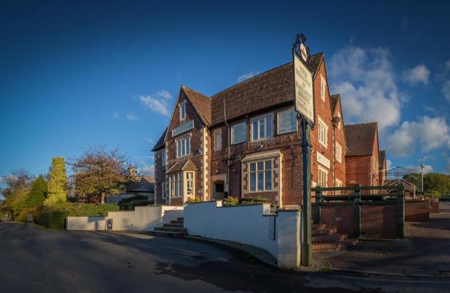 The Beacon & Railway Hotel