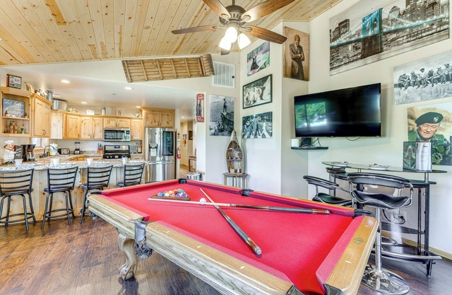 NEU! 'Bear’s Den Luxury Cabin' ~ 15 Minuten zum See!