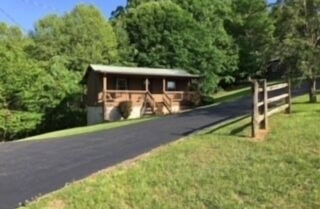 The Bear's Den/Dale Hollow Lake/Eagle Cove/Star Pointe