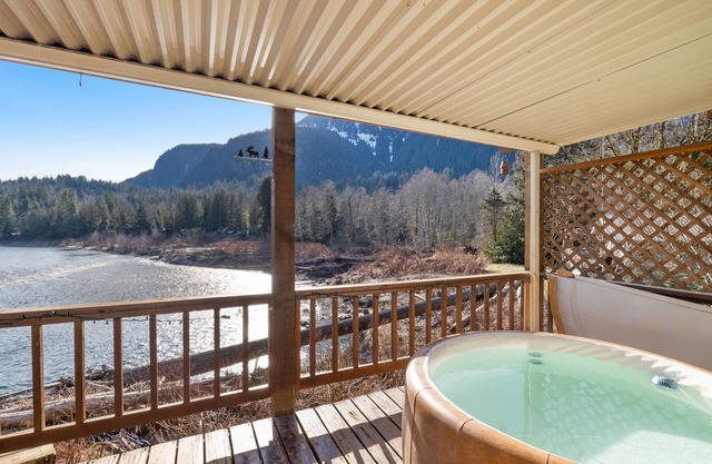 The Bears Den - Quiet riverside getaway