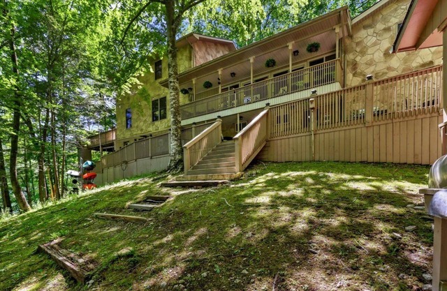 The Bend at Big Creek (Jacksboro, TN)