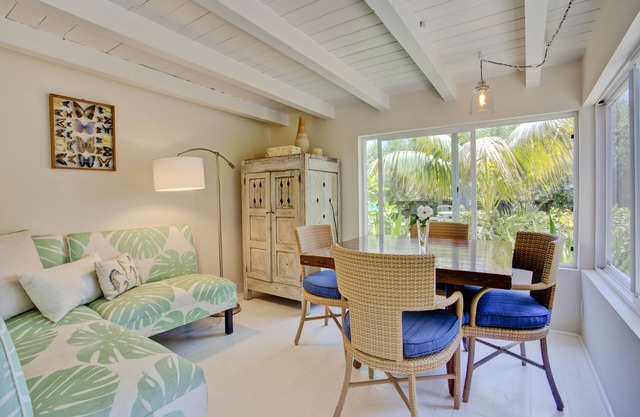 DIE BESTE LAGE - RIESIGER YARD und PRIVATE COTTAGE - PALM COTTAGE - SUMMERLA