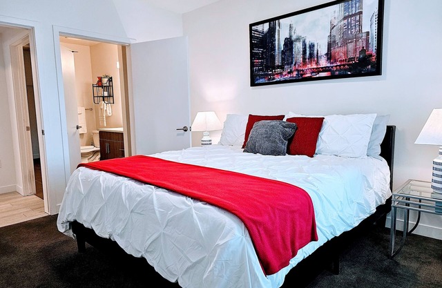 The Best of Work & Leisure w/a Great View! 1B/1Ba, Gym, Hot-Tub, EV Chrgr Access
