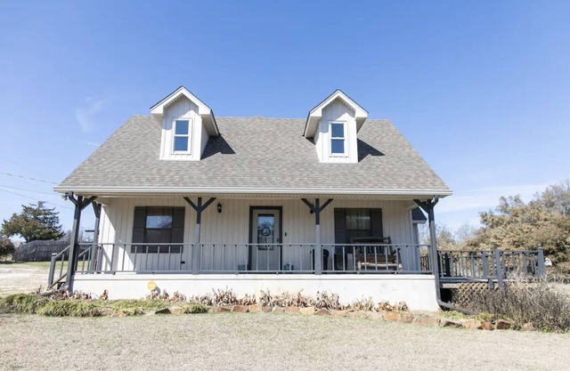 The Bethany Lodge - Quaint home in the country