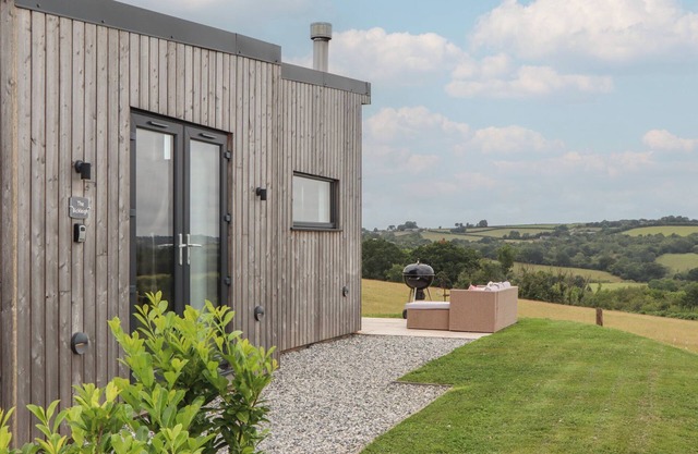 THE BICKLEIGH, romantic, with hot tub in Tiverton